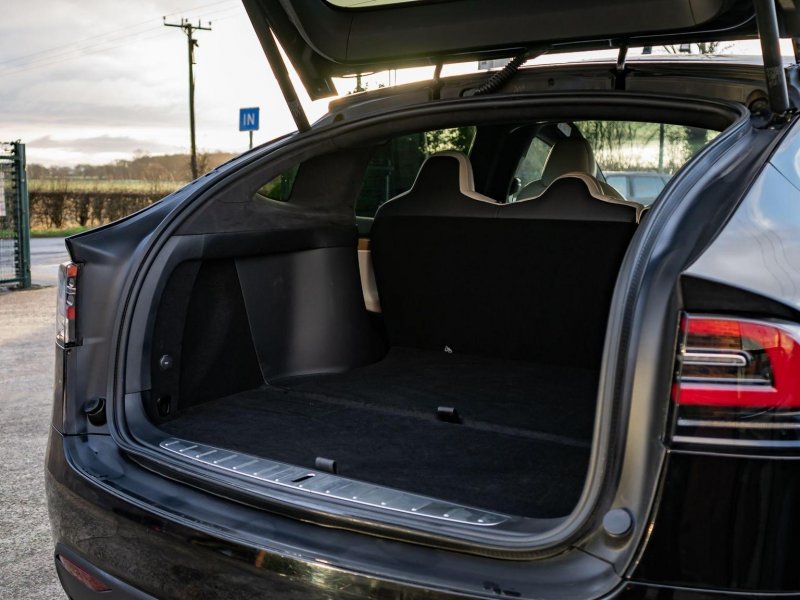 TESLA MODEL X