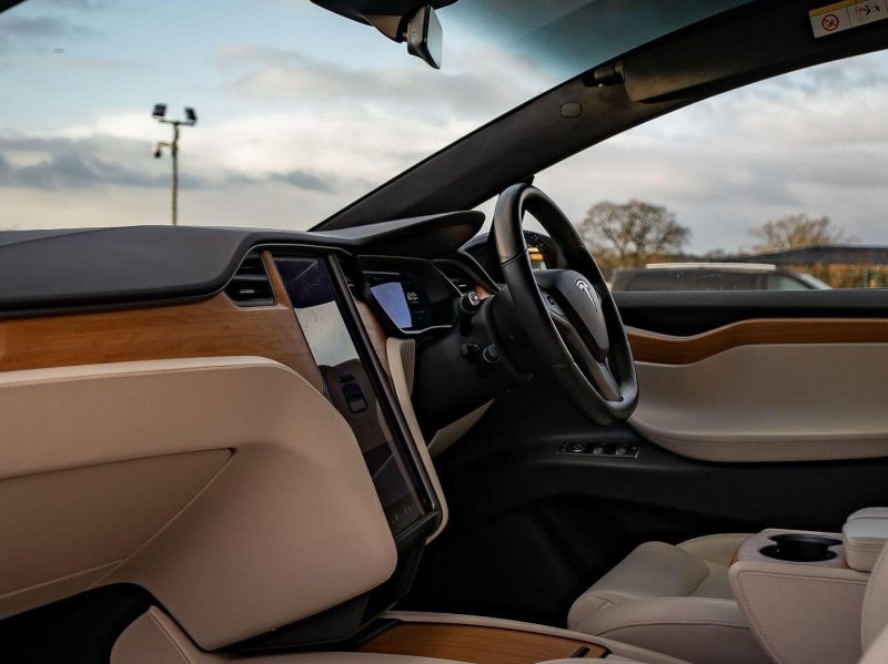TESLA MODEL X