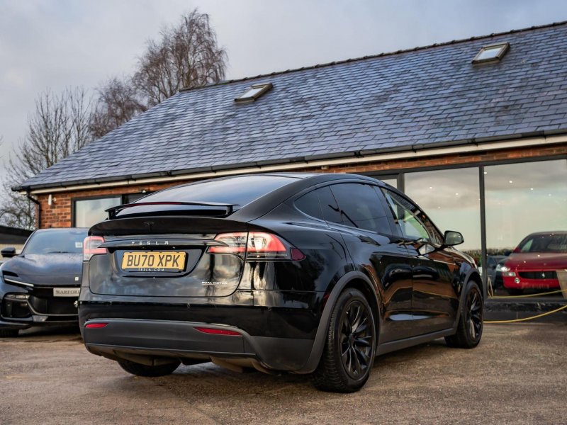 TESLA MODEL X