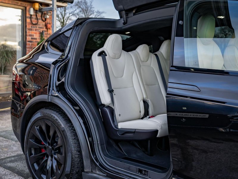 TESLA MODEL X