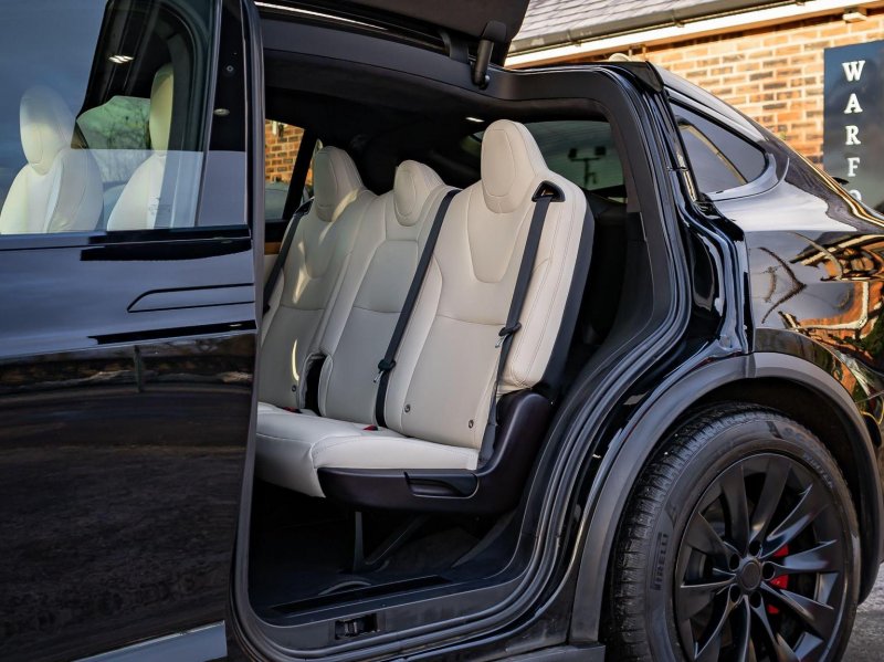 TESLA MODEL X