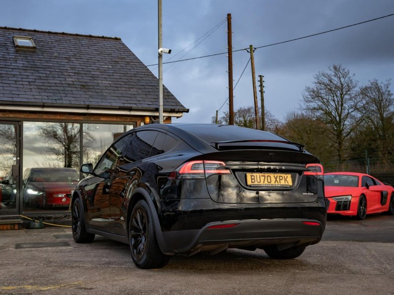 TESLA MODEL X