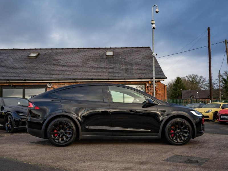 TESLA MODEL X