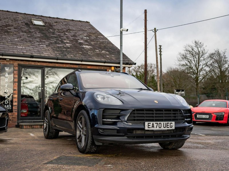 PORSCHE MACAN