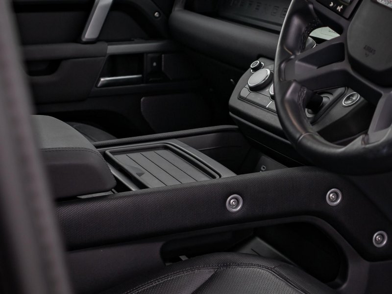 LAND ROVER DEFENDER 110