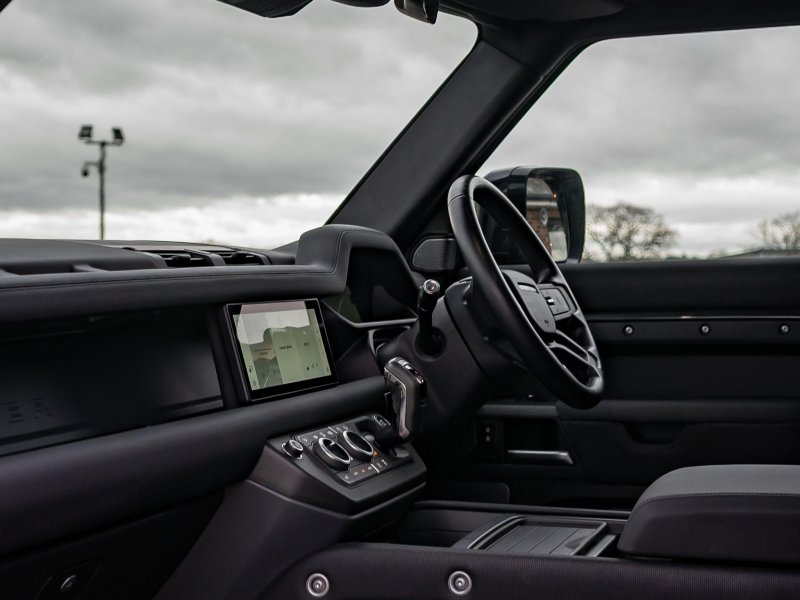LAND ROVER DEFENDER 110