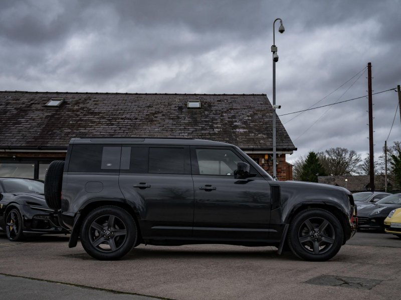 LAND ROVER DEFENDER 110