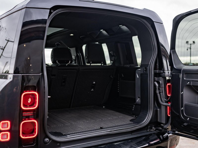 LAND ROVER DEFENDER 110