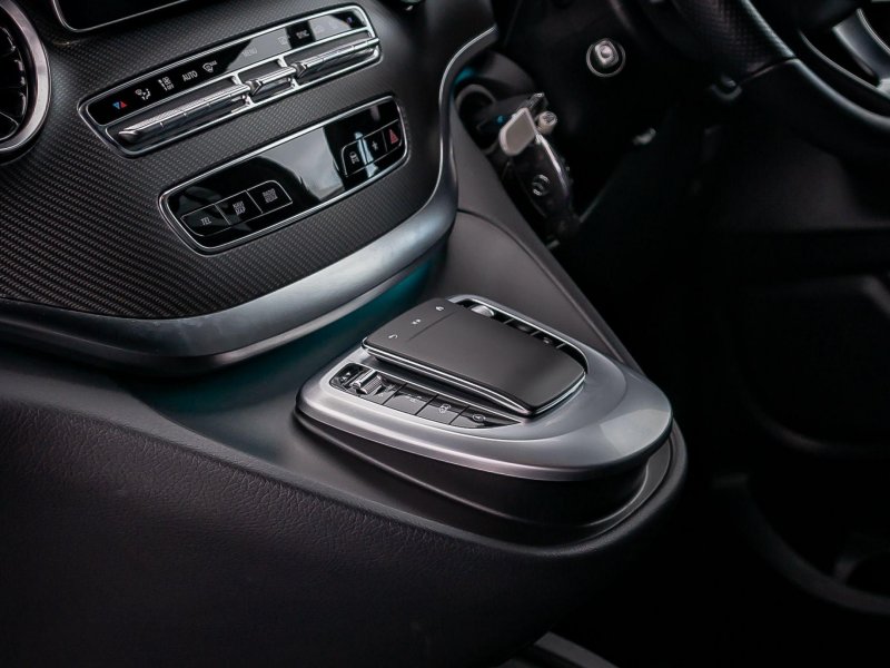 MERCEDES-BENZ V CLASS