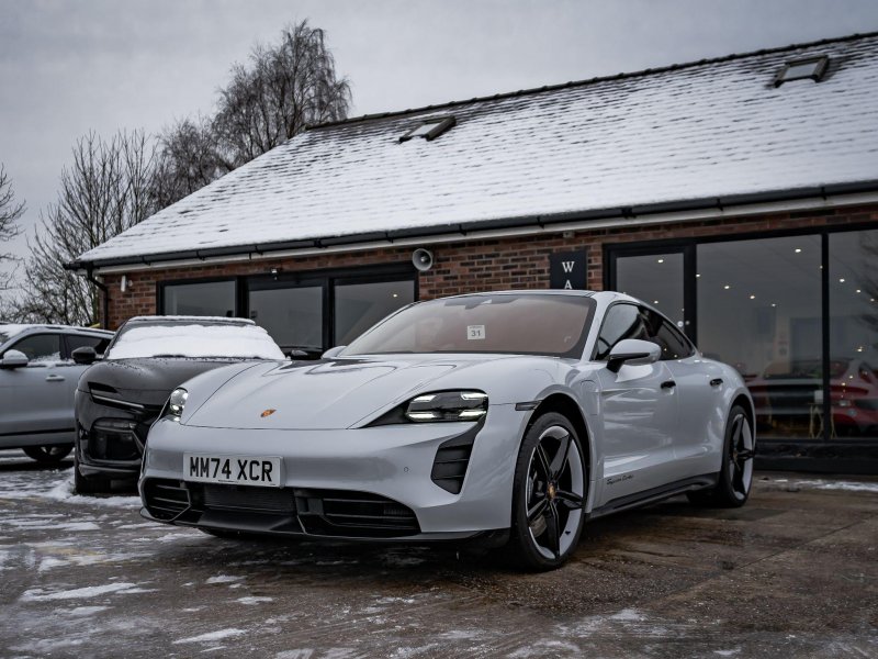 PORSCHE TAYCAN
