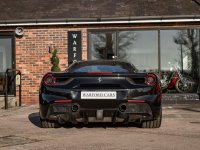 FERRARI 488