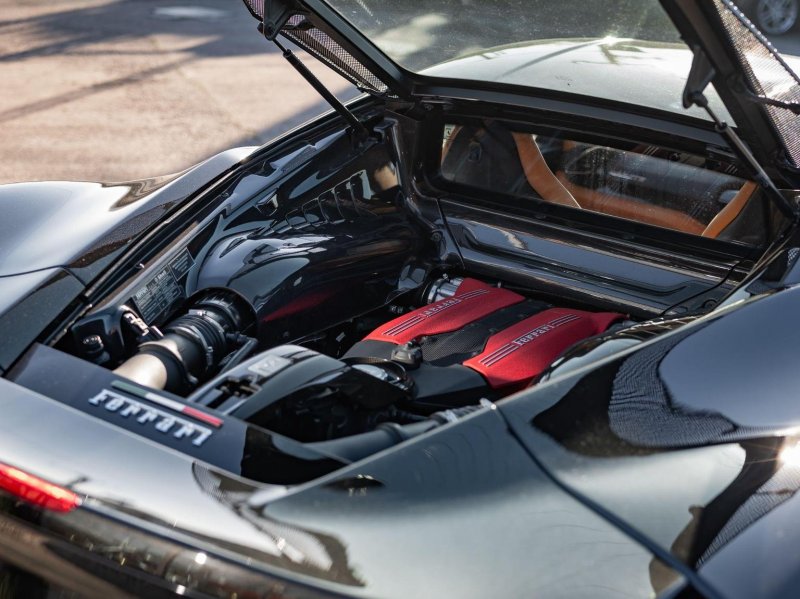FERRARI 488