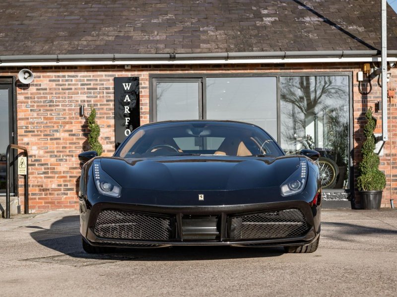 FERRARI 488
