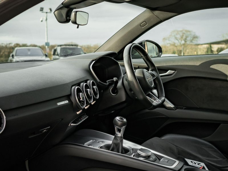 AUDI TT