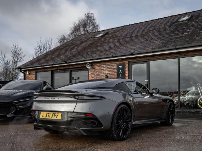 ASTON MARTIN DBS