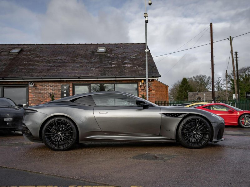ASTON MARTIN DBS
