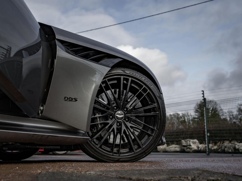 ASTON MARTIN DBS