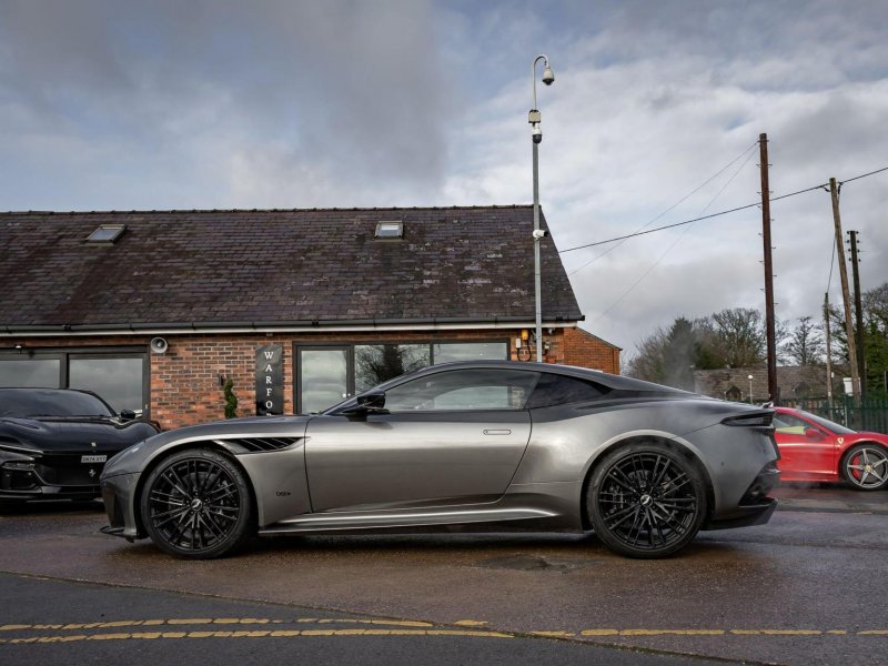 ASTON MARTIN DBS