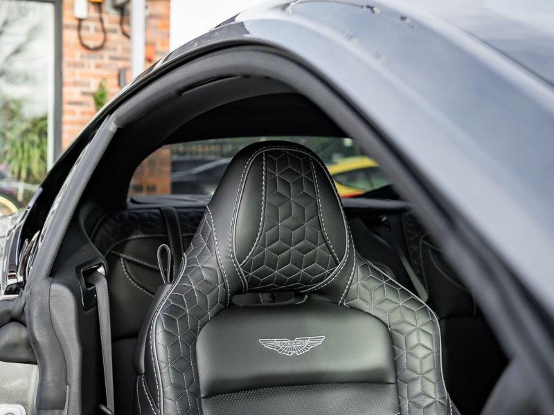 ASTON MARTIN DBS