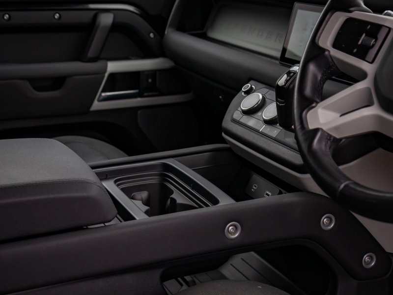 LAND ROVER DEFENDER 110