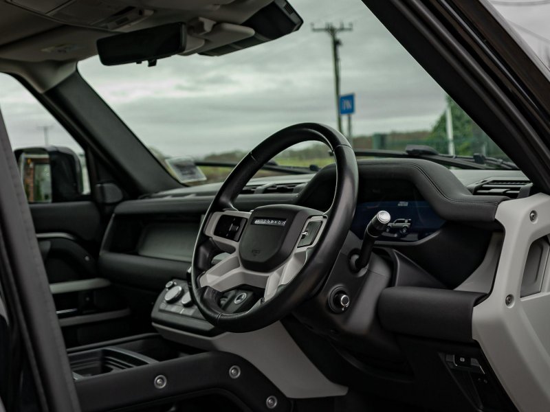 LAND ROVER DEFENDER 110