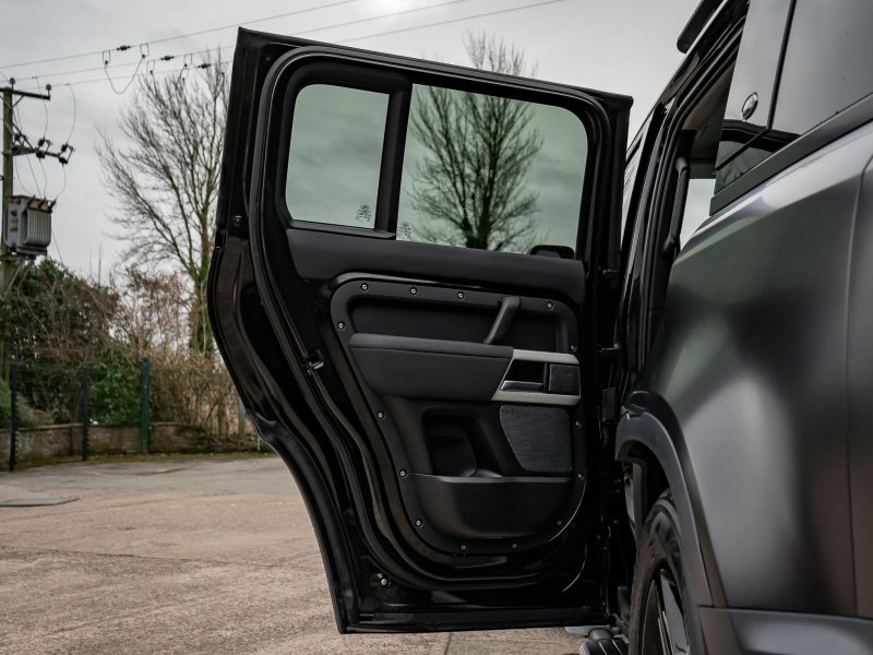 LAND ROVER DEFENDER 110