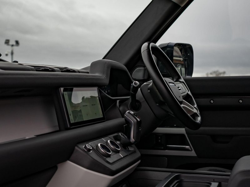 LAND ROVER DEFENDER 110
