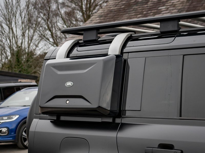 LAND ROVER DEFENDER 110