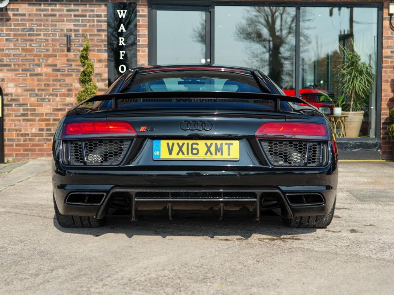 AUDI R8