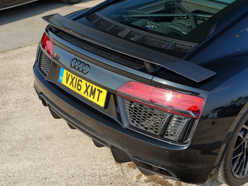 AUDI R8