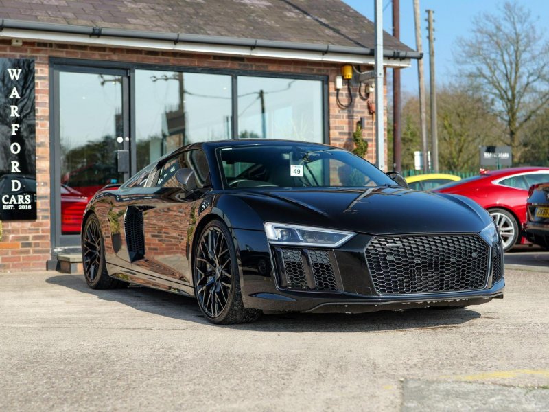 AUDI R8