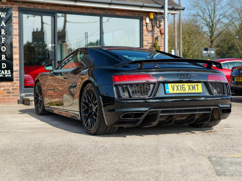 AUDI R8