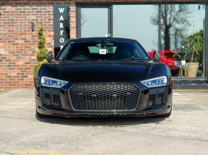 AUDI R8