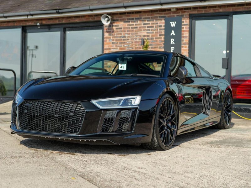 AUDI R8