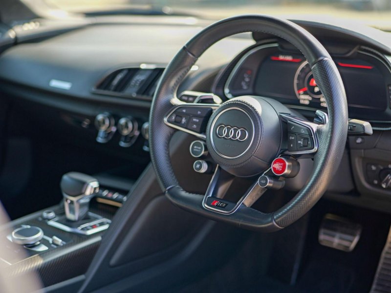 AUDI R8