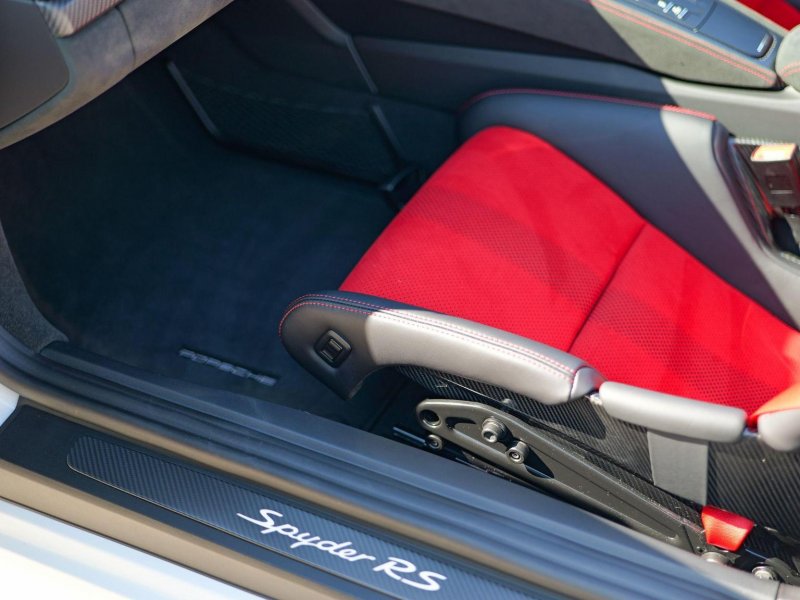 PORSCHE 718 SPYDER