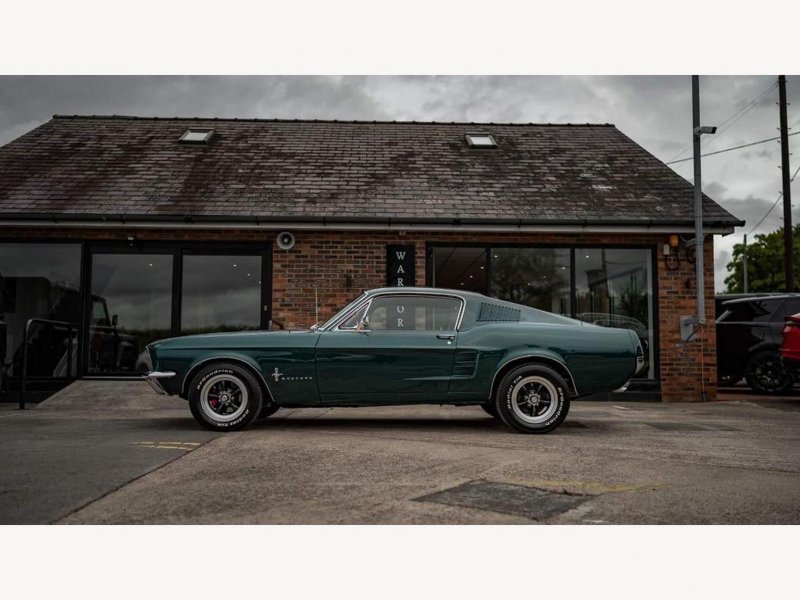 FORD MUSTANG