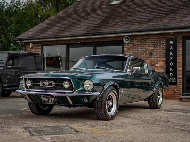 FORD MUSTANG