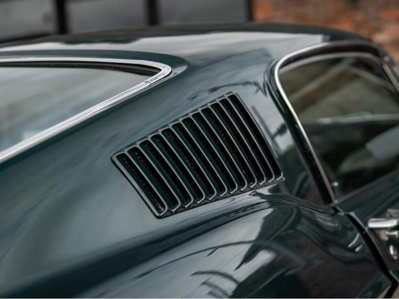 FORD MUSTANG