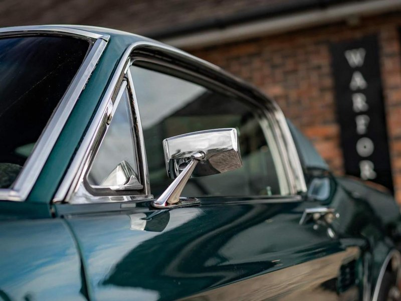 FORD MUSTANG