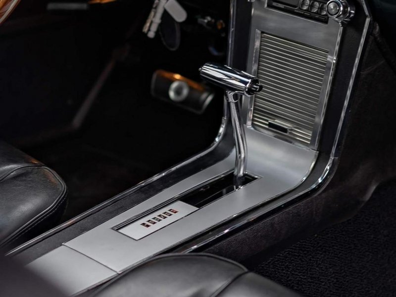 FORD MUSTANG