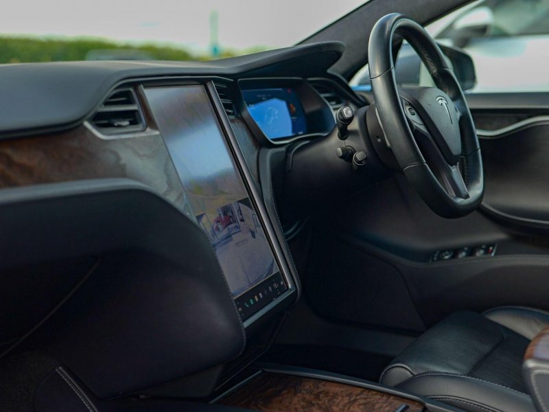 TESLA MODEL S