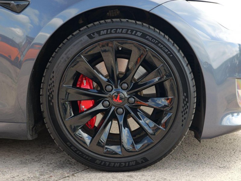 TESLA MODEL S
