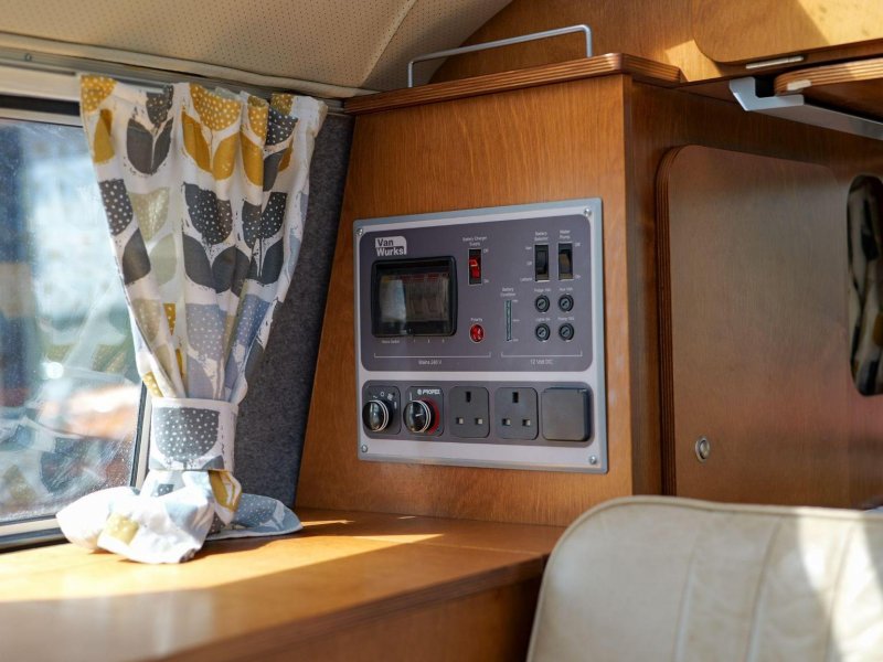 VOLKSWAGEN CAMPERVAN