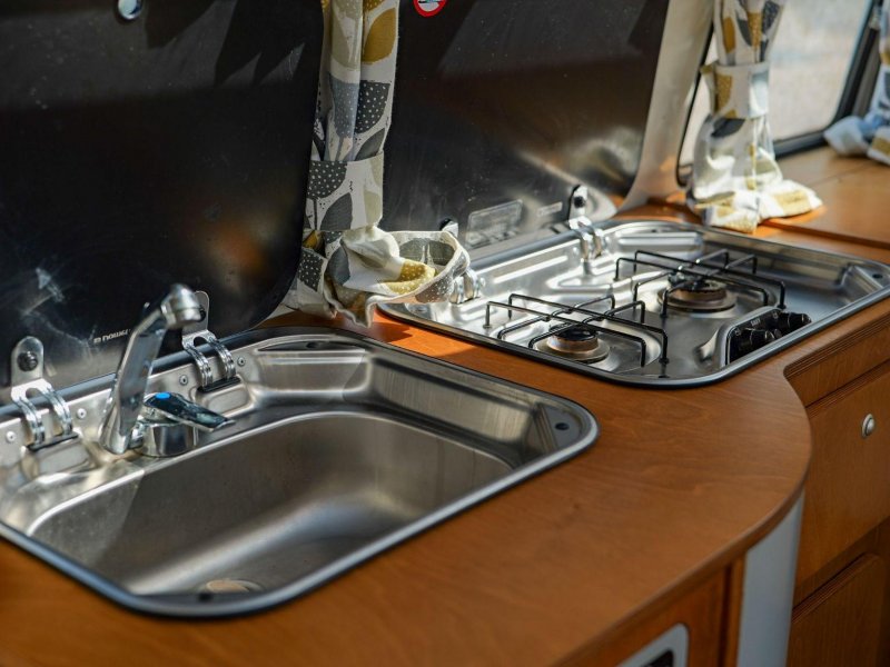 VOLKSWAGEN CAMPERVAN