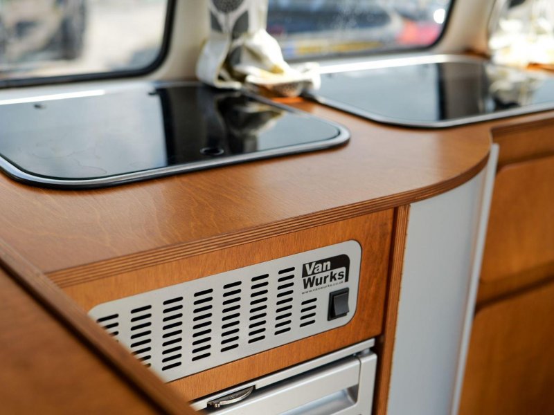 VOLKSWAGEN CAMPERVAN