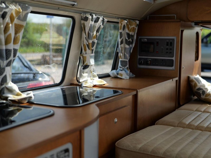 VOLKSWAGEN CAMPERVAN