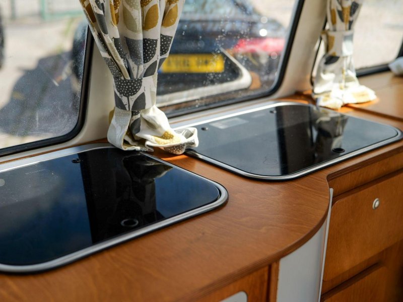 VOLKSWAGEN CAMPERVAN