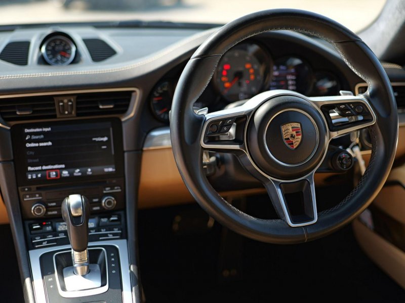 PORSCHE 911