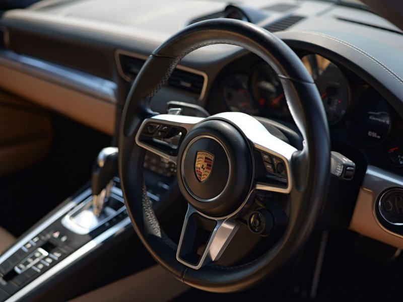 PORSCHE 911